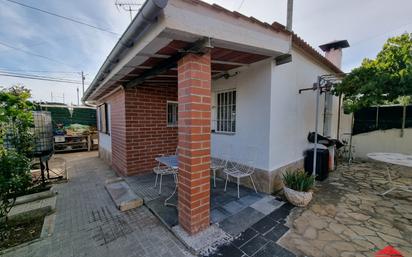 Vista exterior de Casa o xalet en venda en La Bisbal del Penedès amb Terrassa