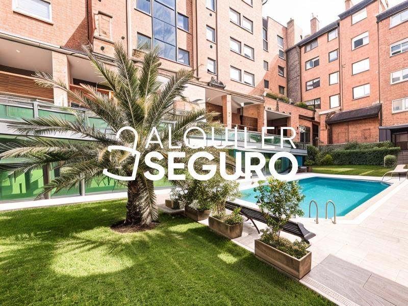 Exterior view of Flat to rent in  Madrid Capital  with Air Conditioner, Heating and Terrace