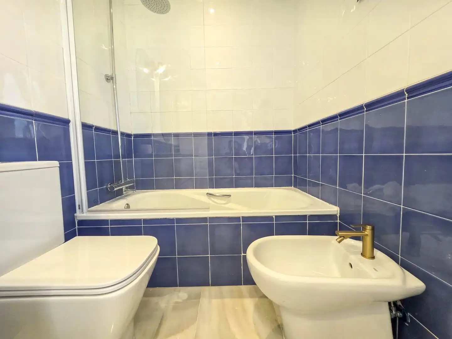 Bathroom of Attic for sale in Manilva  with Air Conditioner, Terrace and Furnished