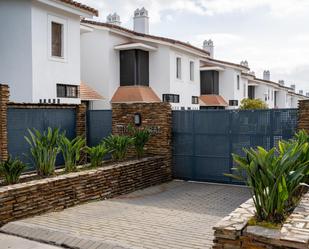 Vista exterior de Casa o xalet en venda en El Rompido amb Aire condicionat, Calefacció i Jardí privat