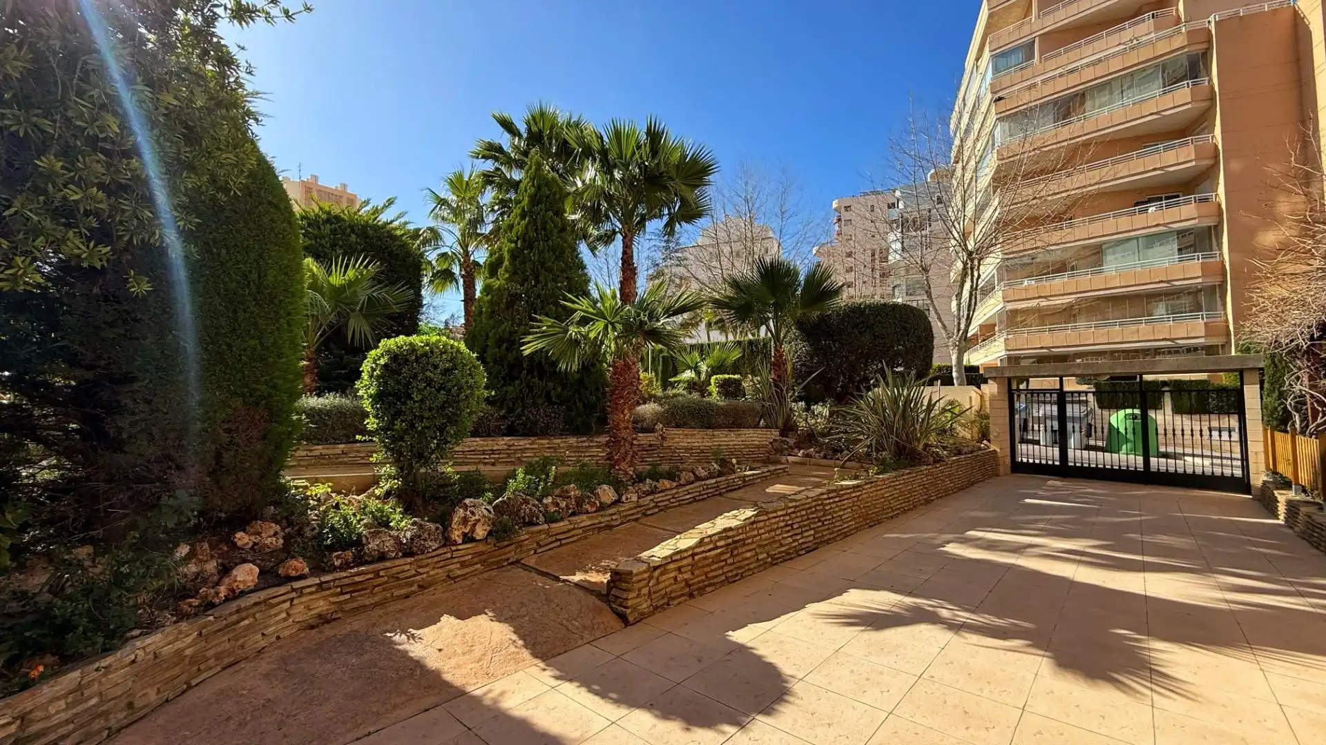 Vista exterior de Apartament en venda en Calpe / Calp amb Aire condicionat, Calefacció i Jardí privat