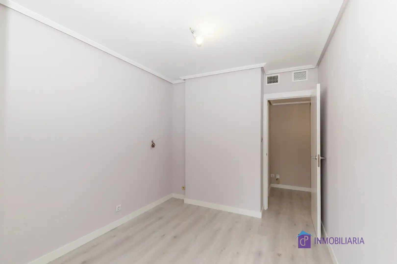 Bedroom of Flat for sale in Zaragoza  with Air Conditioner, Heating and Oven
