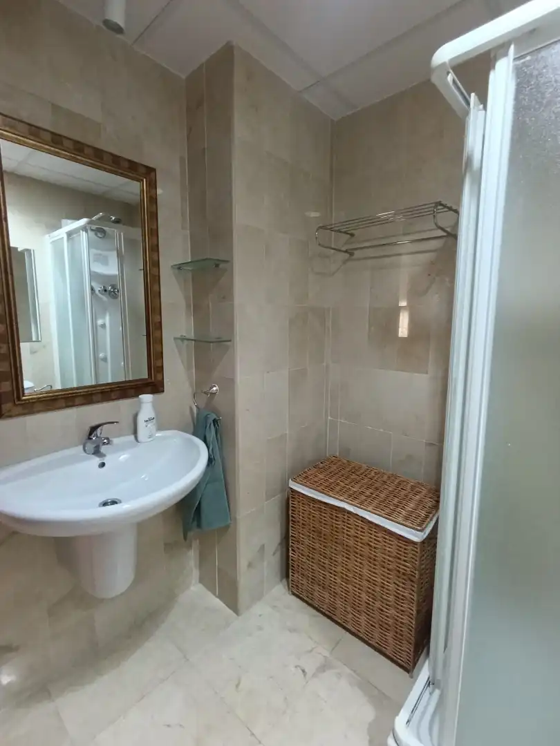 Badezimmer von Wohnungen zur Miete in Málaga mit Klimaanlage, Abstellraum und Möbliert