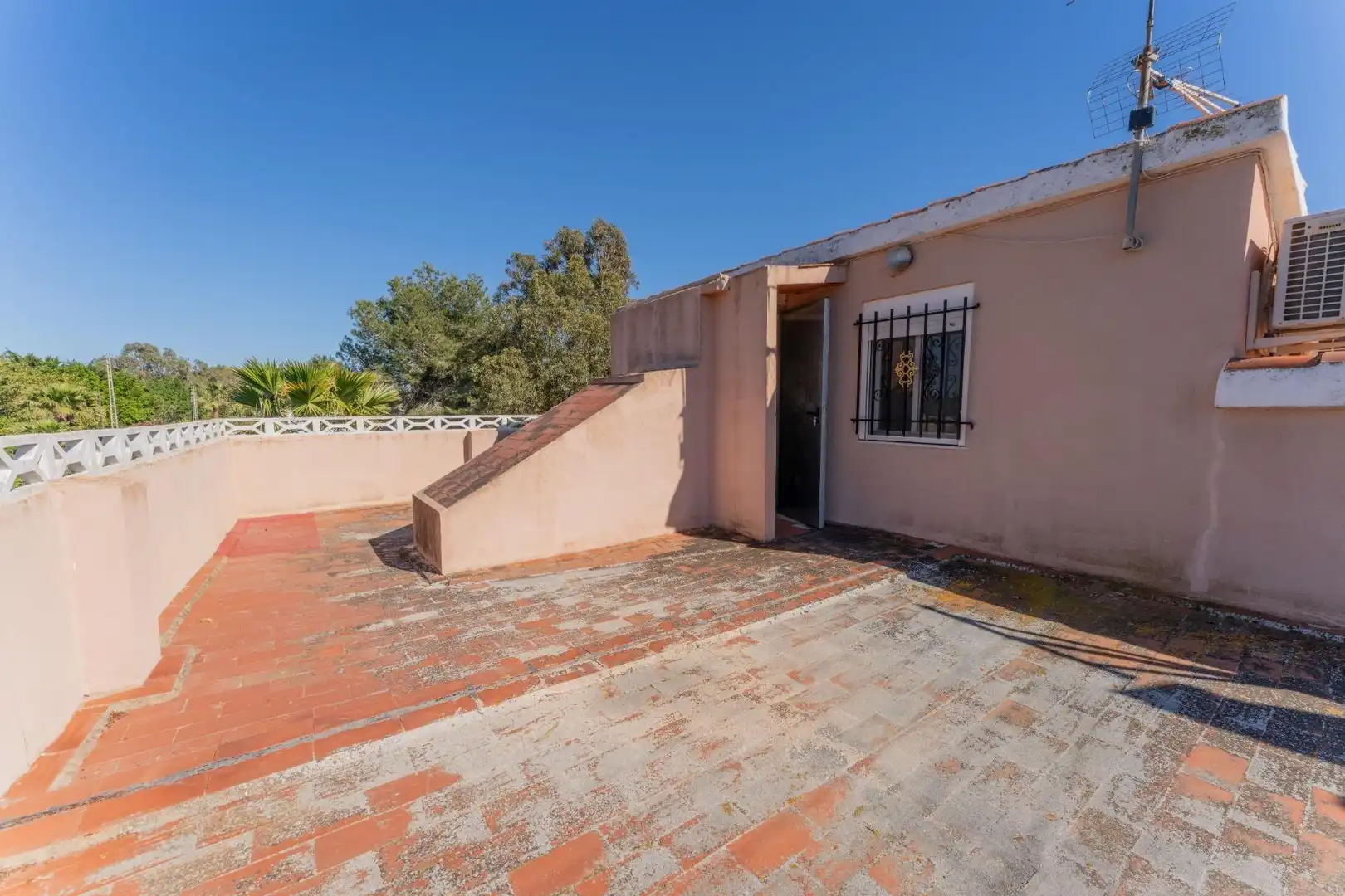 Vista exterior de Casa o chalet en venta en Elche / Elx con Jardín privado, Terraza y Piscina