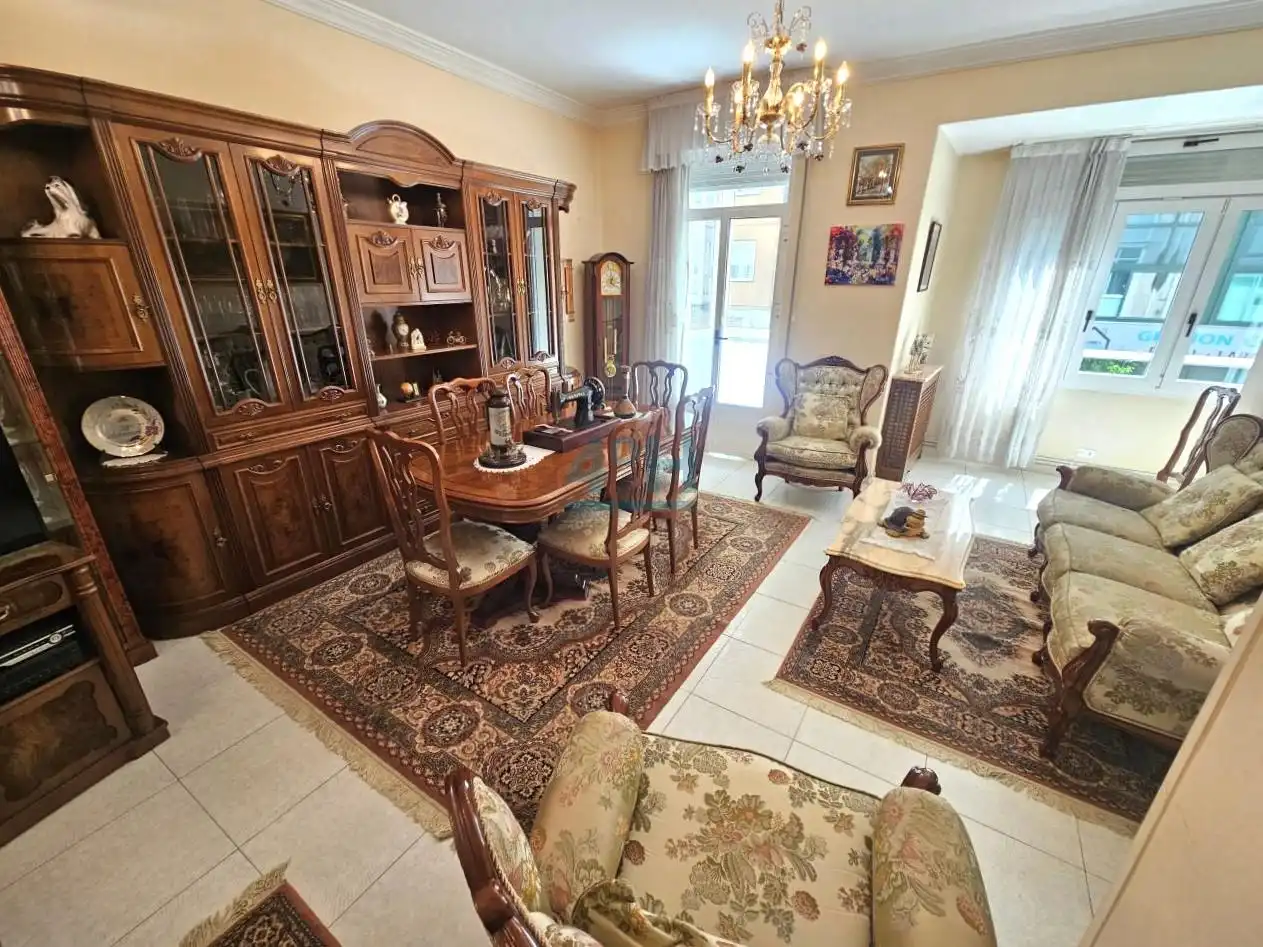 Comedor de Piso en venta en Ourense Capital  con Calefacción, Parquet y Trastero