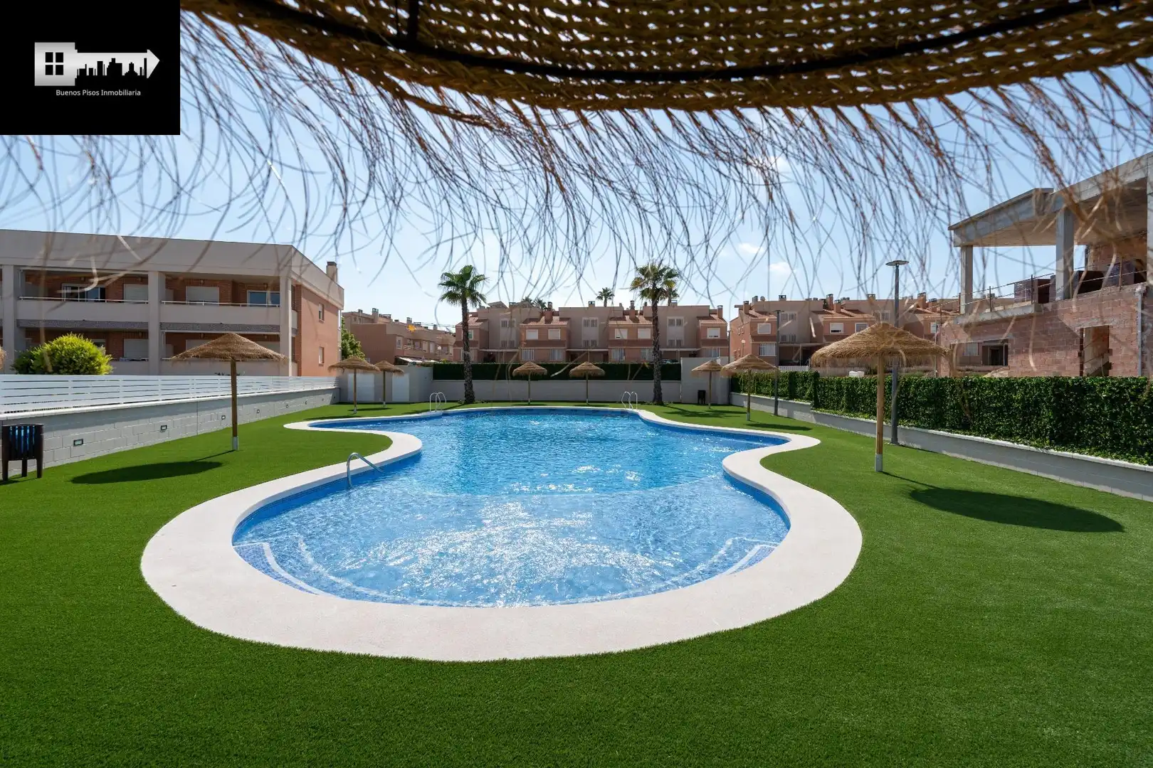 Piscina de Casa adosada en venda en Santa Pola amb Aire condicionat, Calefacció i Jardí privat