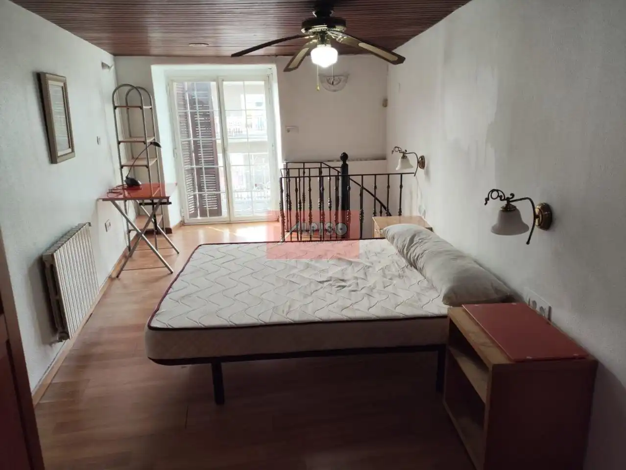 Dormitori de Casa adosada de lloguer en Ourense Capital  amb Calefacció, Moblat i Balcó