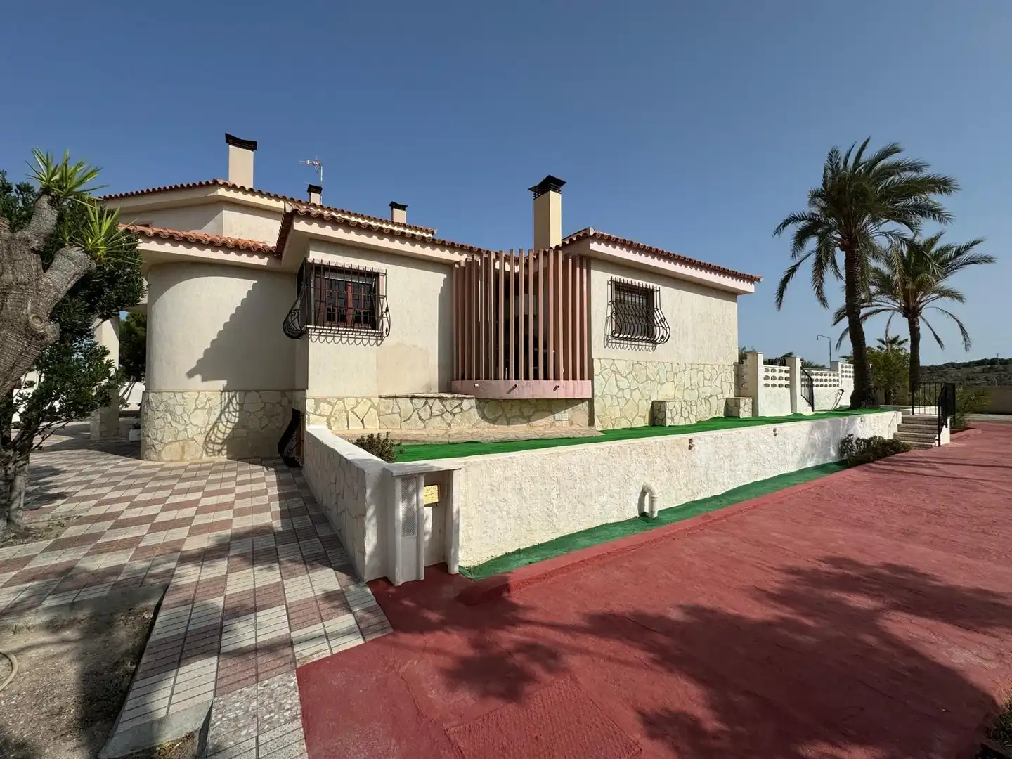 Vista exterior de Casa o xalet en venda en Alicante / Alacant amb Calefacció, Jardí privat i Terrassa
