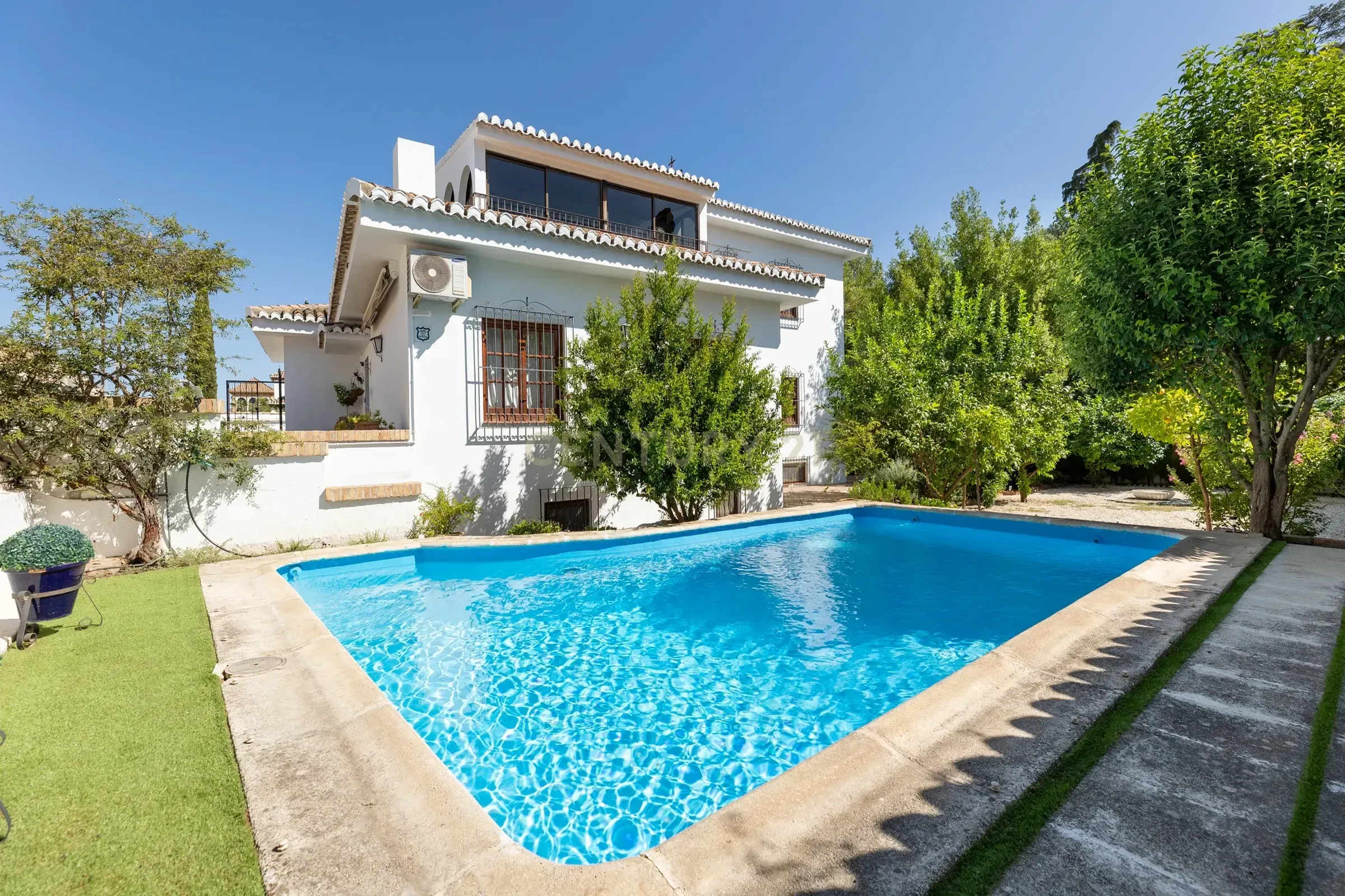 Piscina de Casa o xalet en venda en  Granada Capital