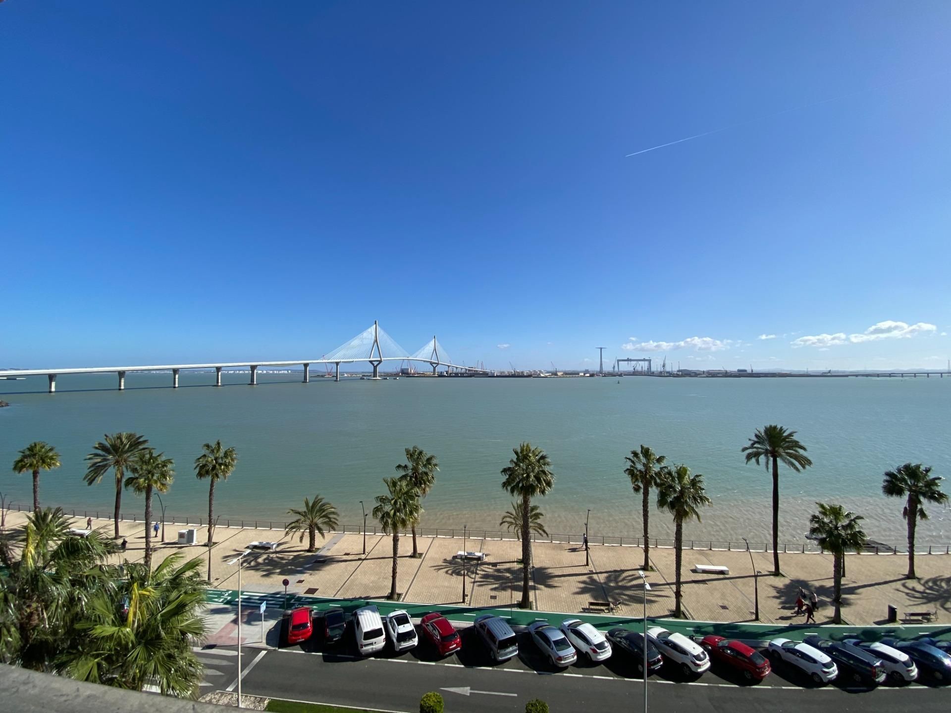 Vista exterior de Pis en venda en  Cádiz Capital