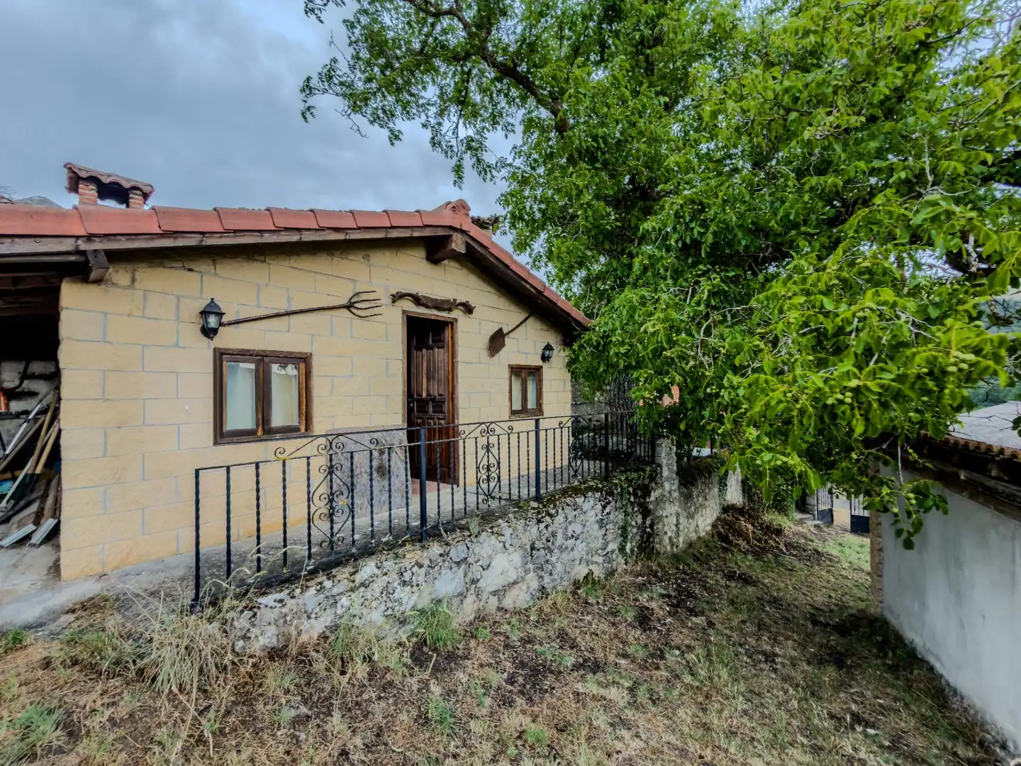 Vista exterior de Casa adosada en venta en Merindad de Valdeporres con Calefacción