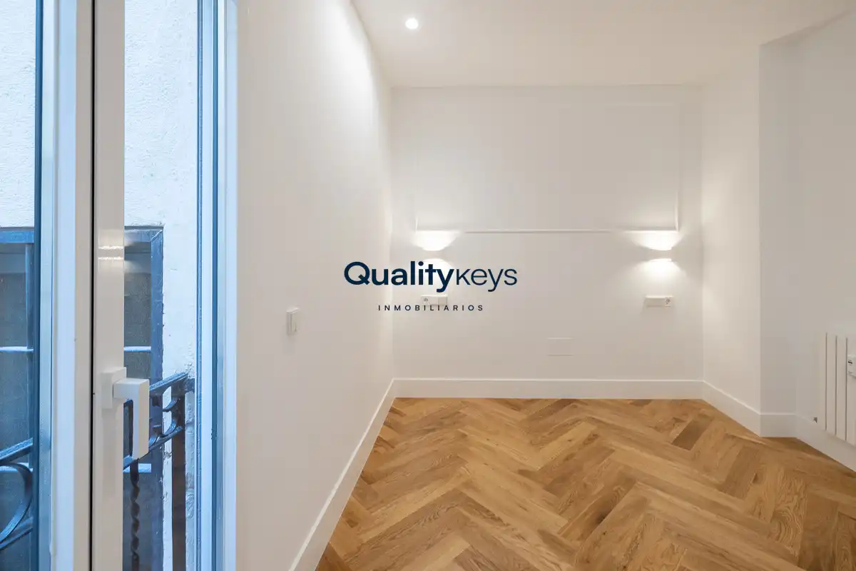 Flat for sale in Madrid  with Air Conditioner, Heating and Storage room