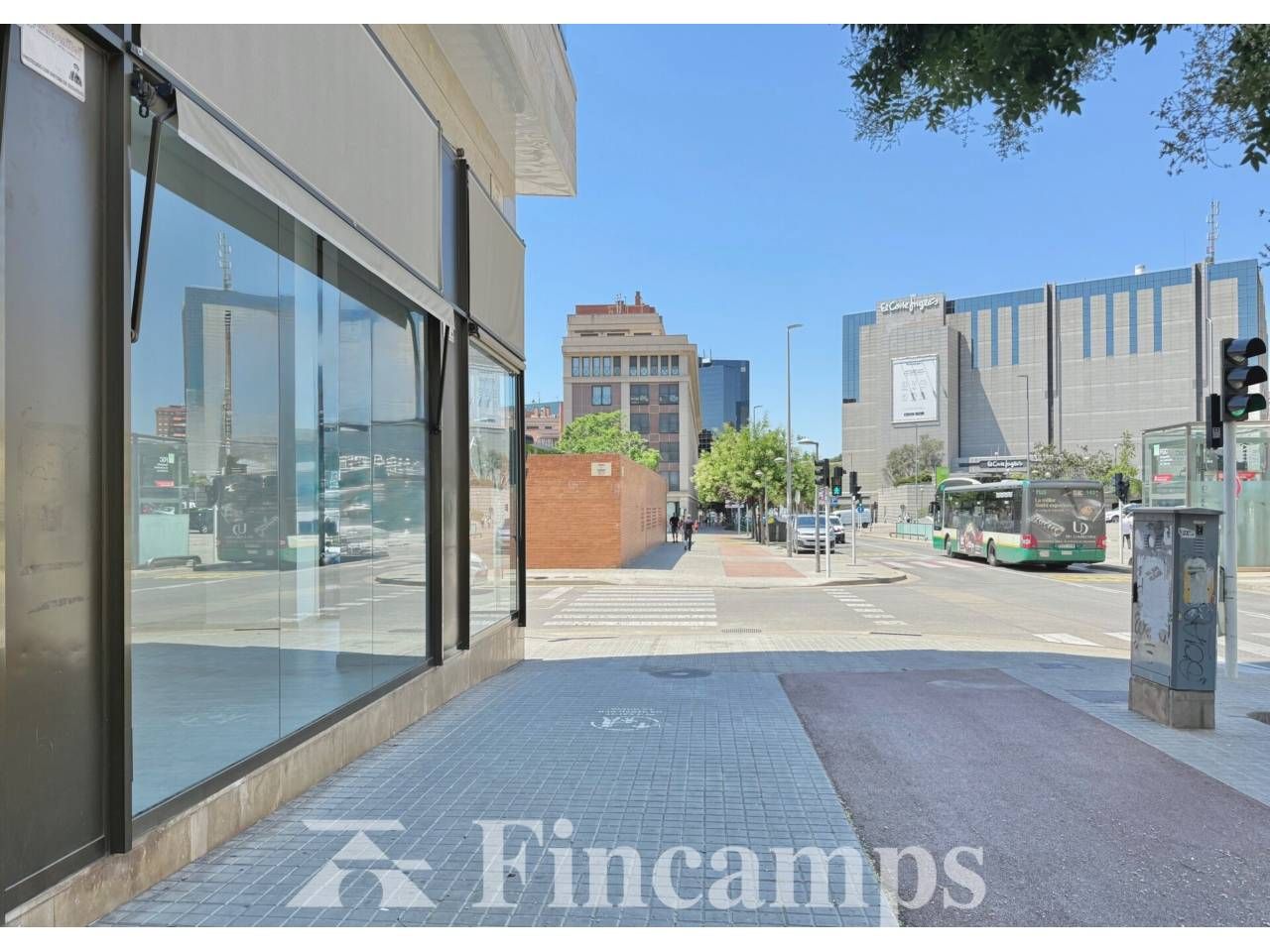 Vista exterior de Local de lloguer en Sabadell amb Aire condicionat