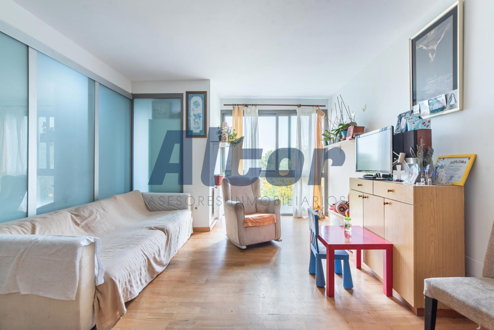 Bedroom of Flat for sale in  Madrid Capital  with Air Conditioner, Storage room and Swimming Pool