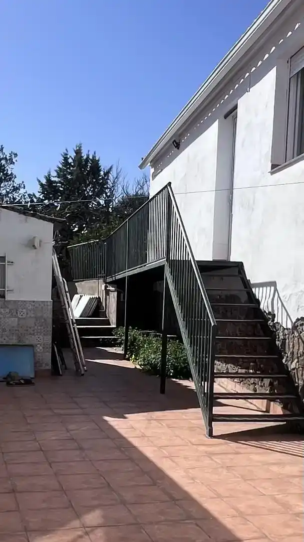 Vista exterior de Casa adosada en venda en Santa Marta de Magasca amb Aire condicionat, Jardí privat i Traster