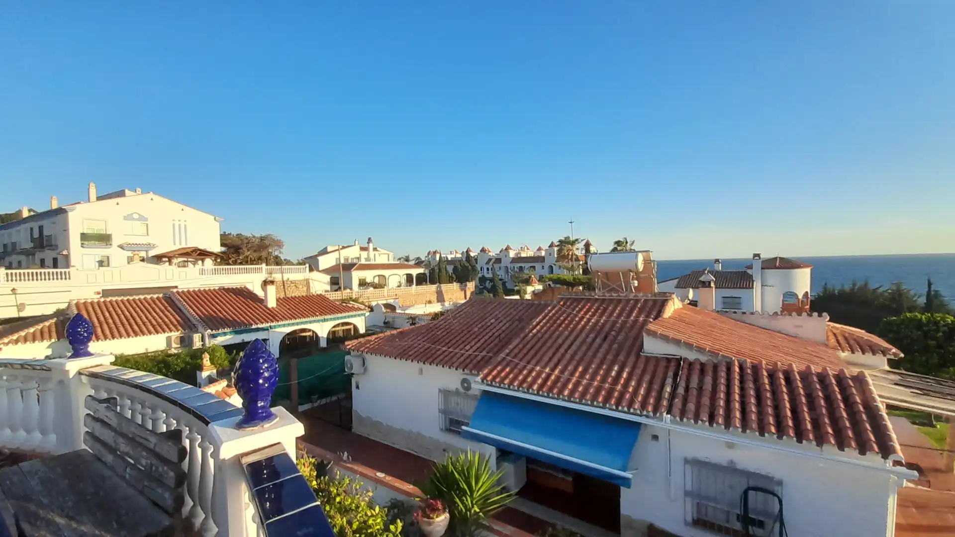 Vista exterior de Casa o xalet en venda en Vélez-Málaga amb Aire condicionat, Calefacció i Jardí privat