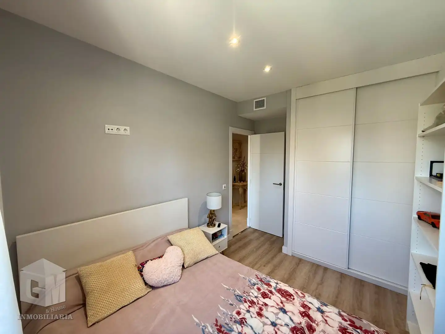 Schlafzimmer von Einfamilien-Reihenhaus zum Verkauf in Arroyomolinos (Madrid) mit Klimaanlage, Heizung und Privatgarten