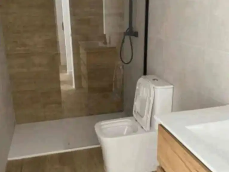 Baño de Casa adosada de alquiler en Serra con Terraza y Trastero