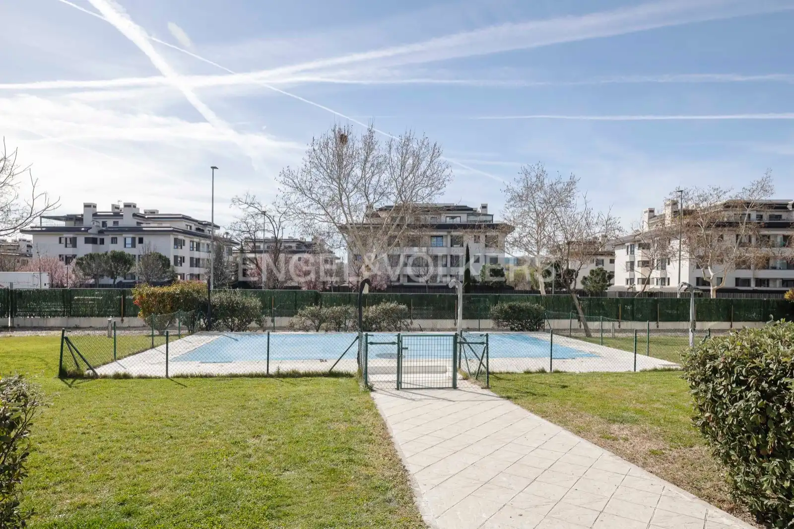 Swimming pool of Study for rent in San Sebastián de los Reyes  with Air Conditioner, Heating and Parquet flooring