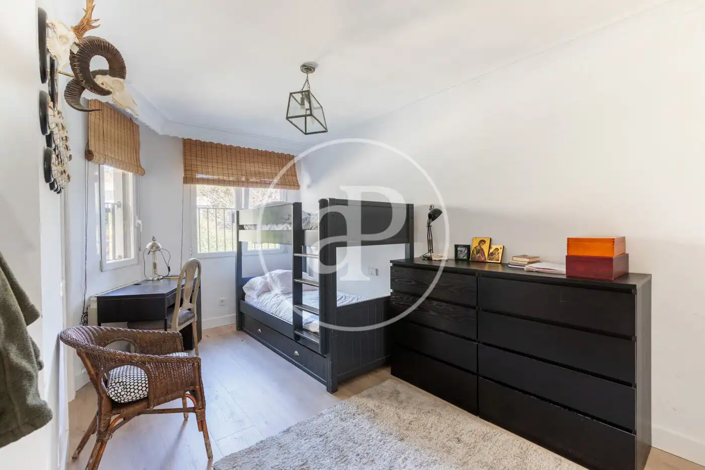 Habitación de Casa adosada en venta en La Moraleja con Aire acondicionado, Calefacción y Jardín privado