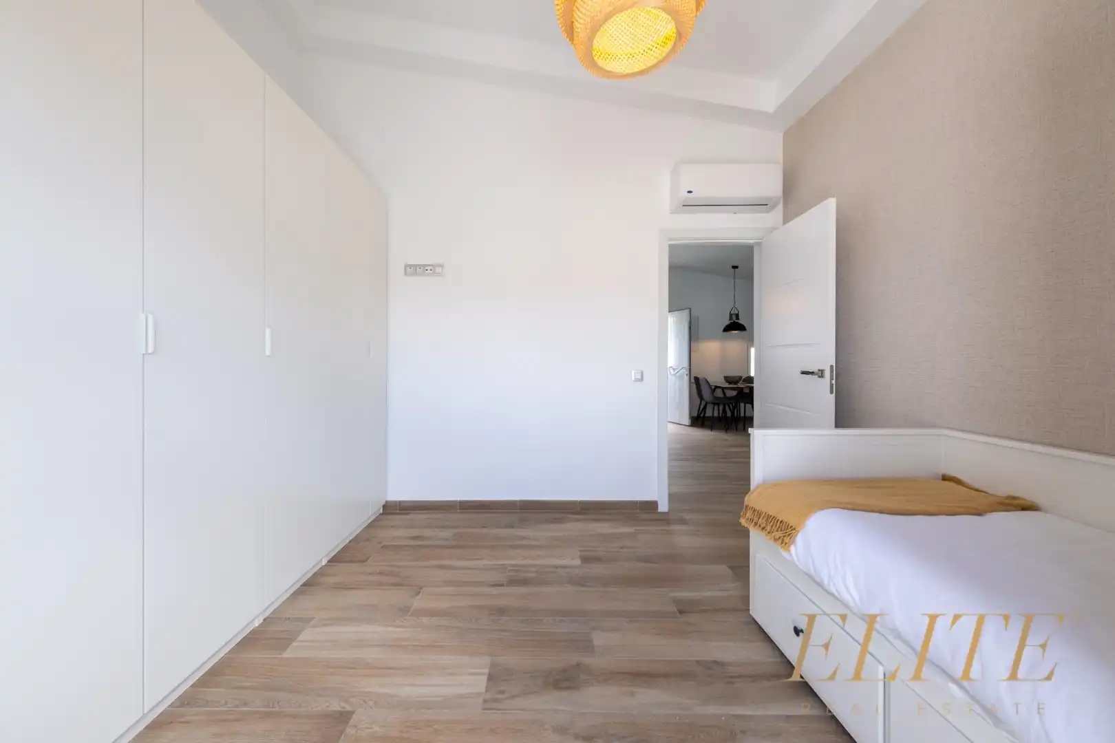 Bedroom of Detached homes for sale in San Bartolomé de Tirajana  with Air Conditioner, Private garden and Parquet flooring