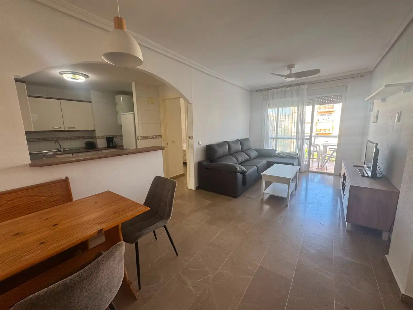 Wohnzimmer von Wohnungen zur Miete in Fuengirola mit Klimaanlage, Heizung und Terrasse