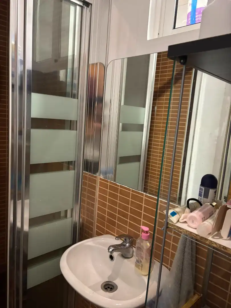 Baño de Piso de alquiler en Madrid con Aire acondicionado, Calefacción y Amueblado