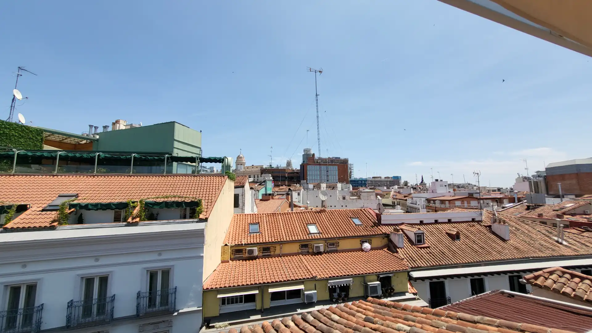 Außenansicht von Dachboden zum Verkauf in Madrid mit Klimaanlage, Heizung und Terrasse