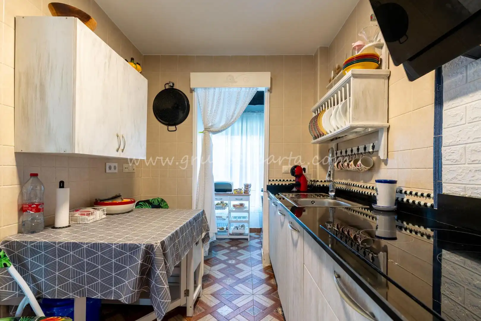 Cuina de Casa adosada en venda en Huévar del Aljarafe amb Aire condicionat, Jardí privat i Traster
