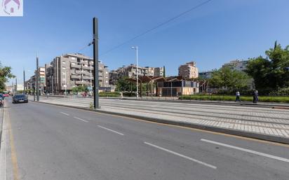 Vista exterior de Pis en venda en  Granada Capital amb Balcó