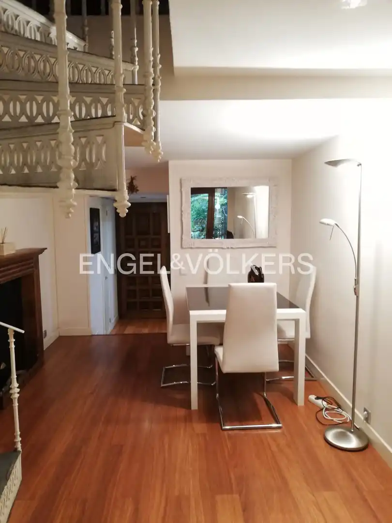 Menjador de Apartament de lloguer en Madrid amb Aire condicionat, Calefacció i Jardí privat