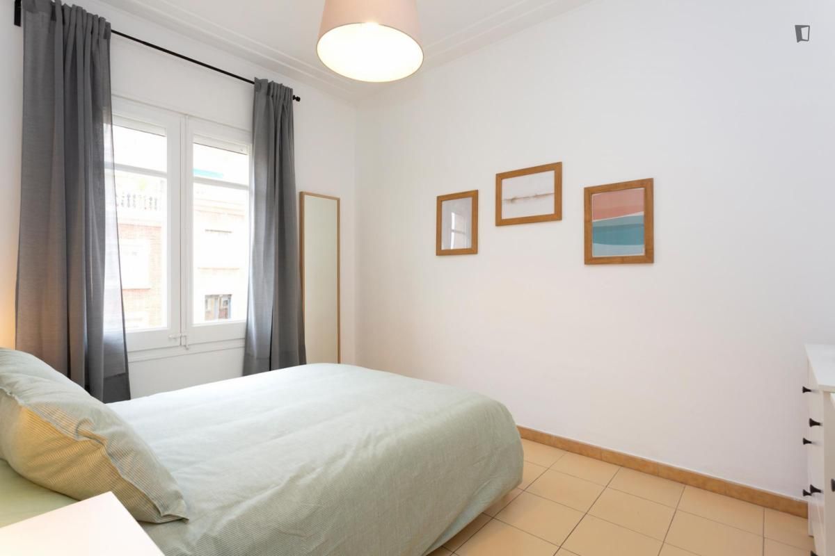 Dormitori de Apartament de lloguer en  Barcelona Capital amb Aire condicionat, Moblat i Forn