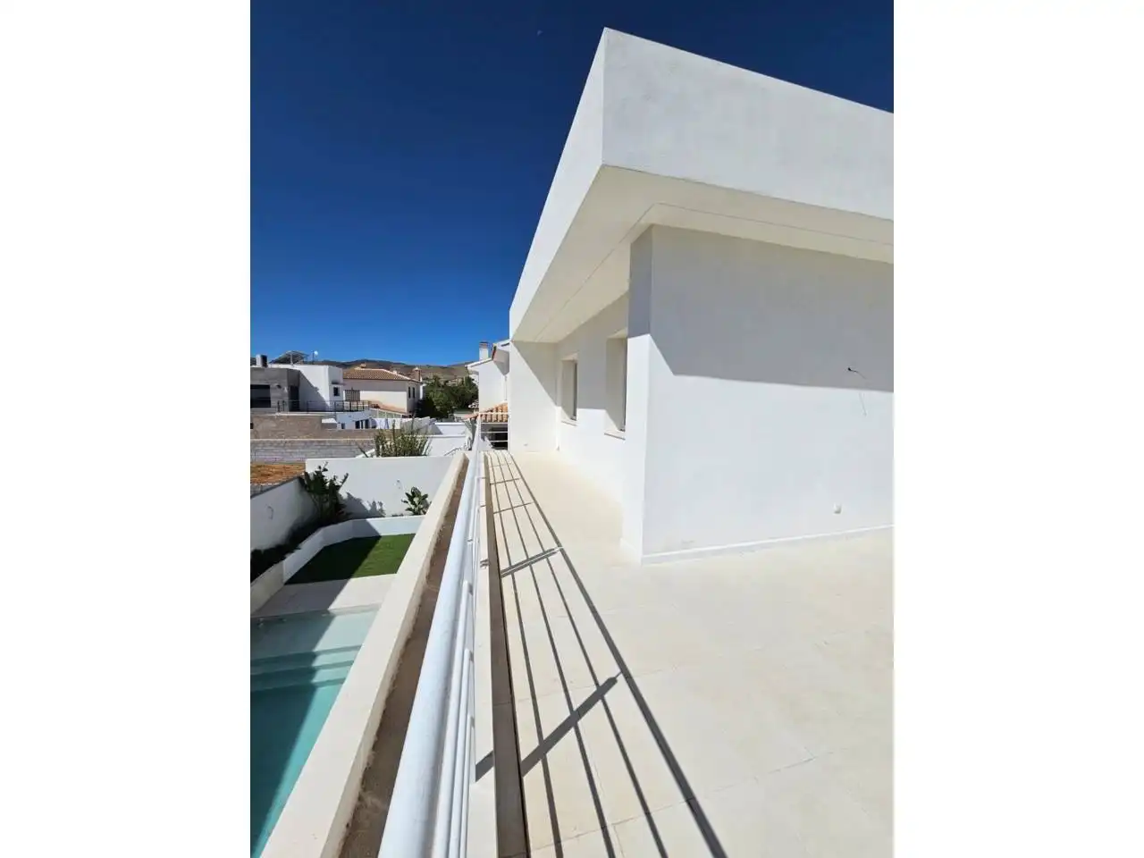 Vista exterior de Casa o xalet en venda en Baza amb Aire condicionat, Calefacció i Jardí privat