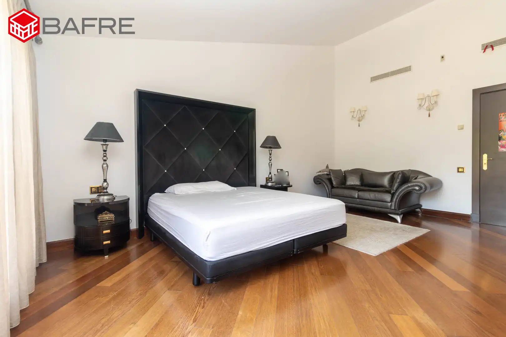 Bedroom of Houses for sale in Pozuelo de Alarcón  with Air Conditioner, Private garden and Storage room