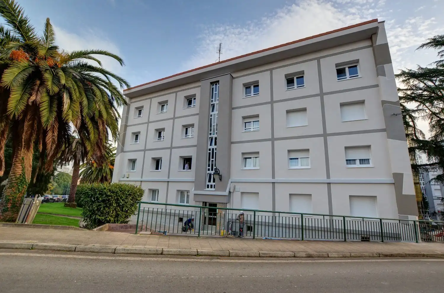 Außenansicht von Wohnung zum Verkauf in Avilés mit Schwimmbad