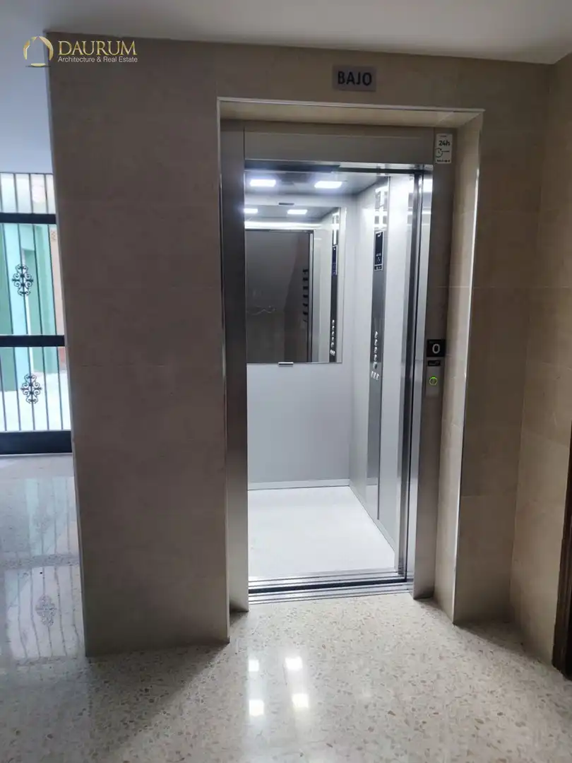Bany de Pis en venda en Sevilla amb Aire condicionat, Terrassa i Traster