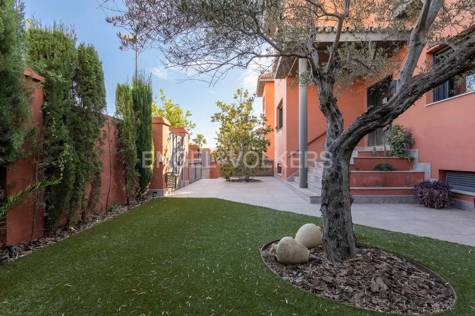 Vista exterior de Finca rústica en venda en Dos Hermanas amb Aire condicionat, Calefacció i Jardí privat