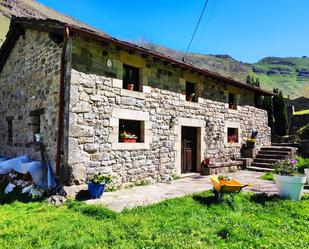 Vista exterior de Casa o xalet en venda en Vega de Pas amb Terrassa