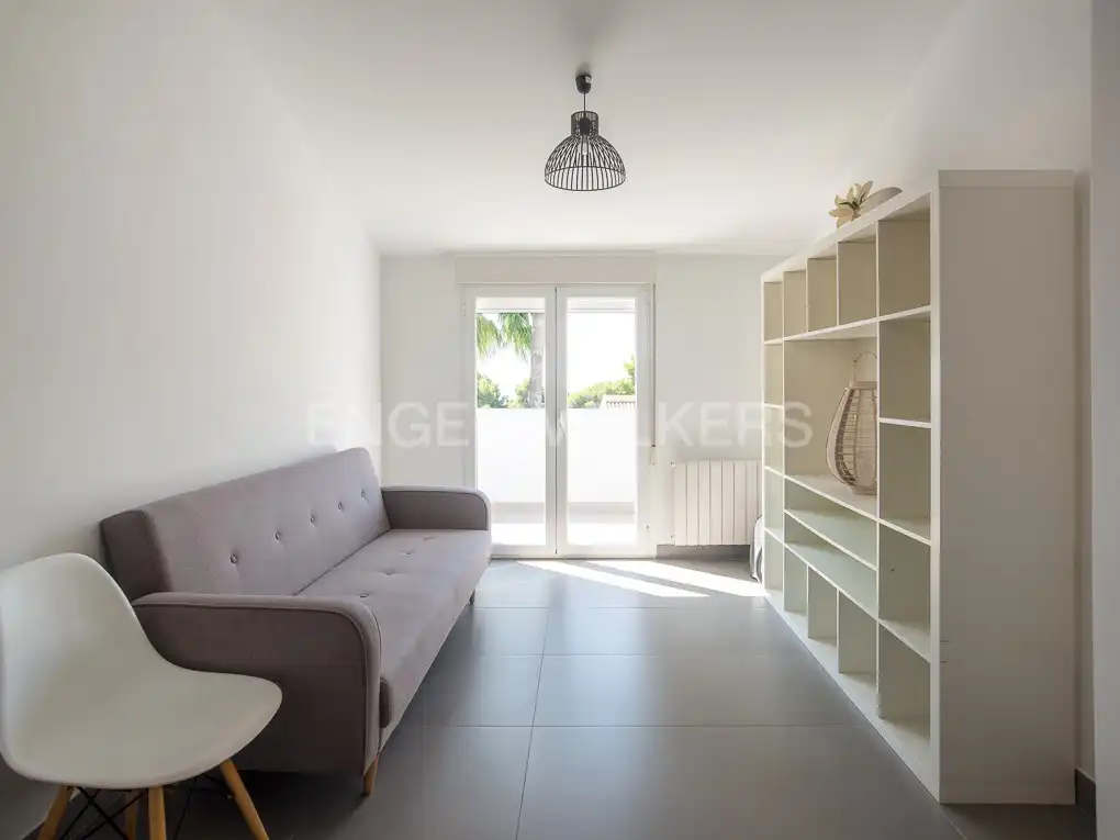 Sala d'estar de Casa o xalet en venda en Benicasim / Benicàssim amb Calefacció, Terrassa i Piscina