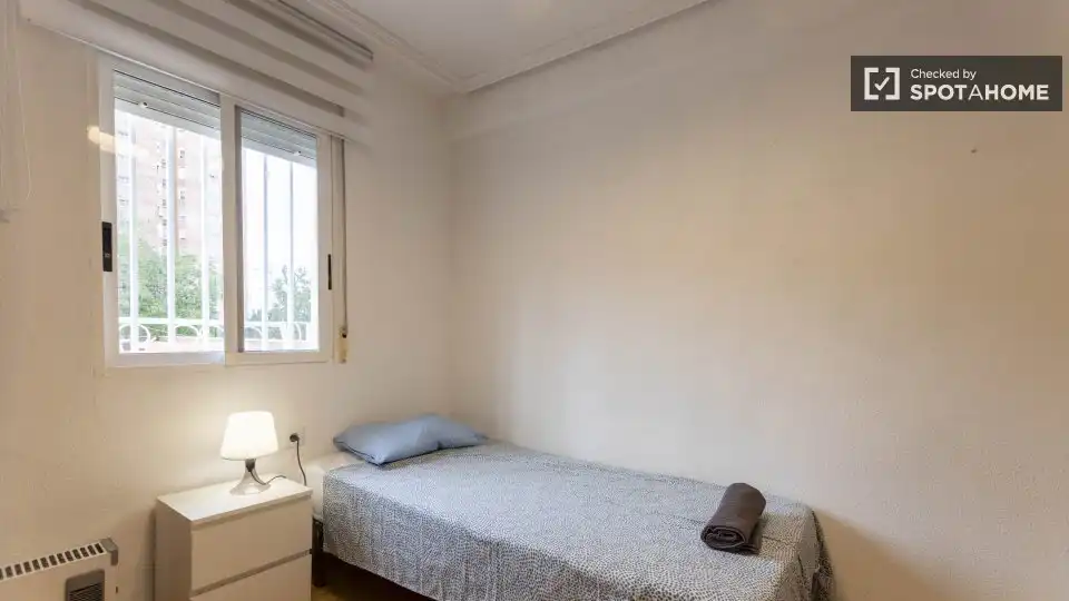 Habitación de Piso de alquiler en Valencia con Aire acondicionado, Calefacción y Amueblado