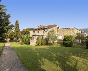 Jardí de Casa o xalet en venda en Oviedo  amb Aire condicionat, Calefacció i Jardí privat