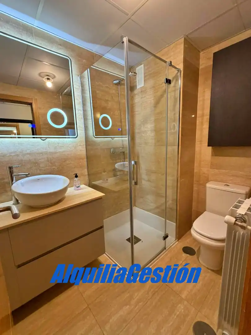 Baño de Piso de alquiler en Yebes con Aire acondicionado, Calefacción y Parquet
