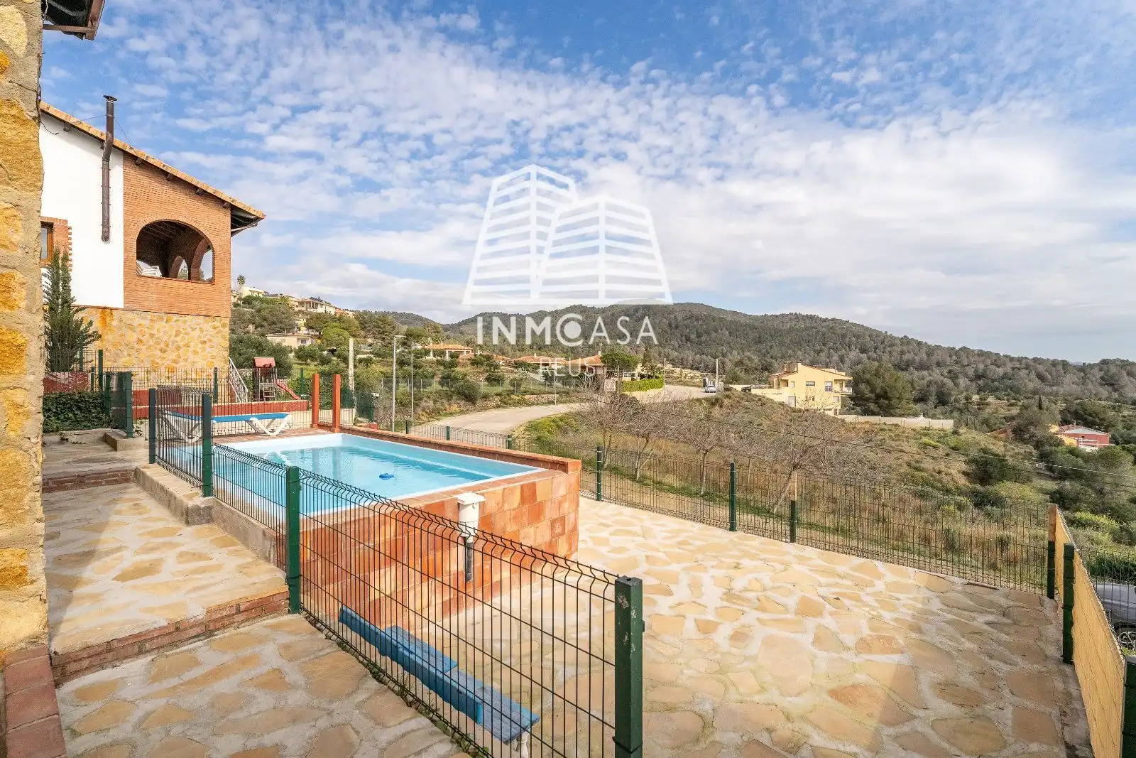 Casa amb piscina en venda a Montclar de