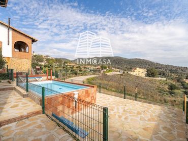 Casa con piscina en venta en Montclar de