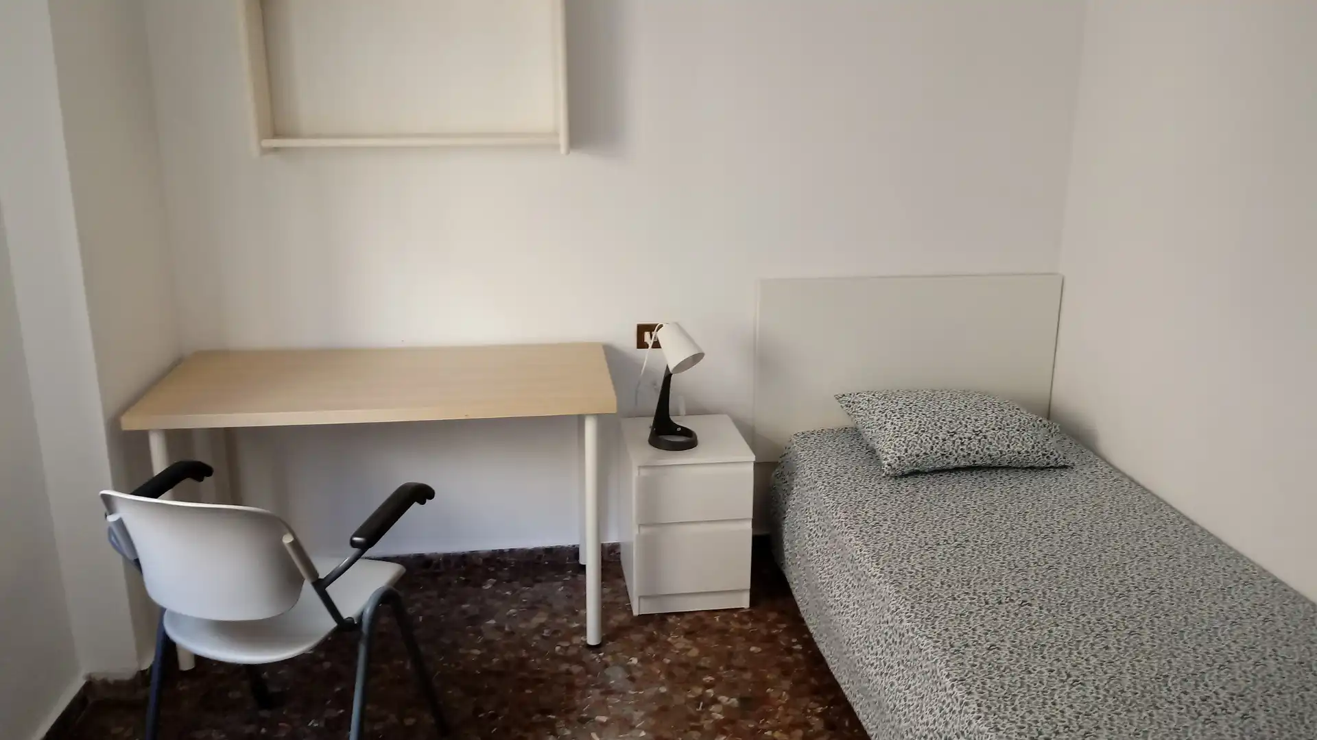 Habitación de Piso en venta en Castellón de la Plana / Castelló de la Plana con Calefacción, Terraza y Amueblado