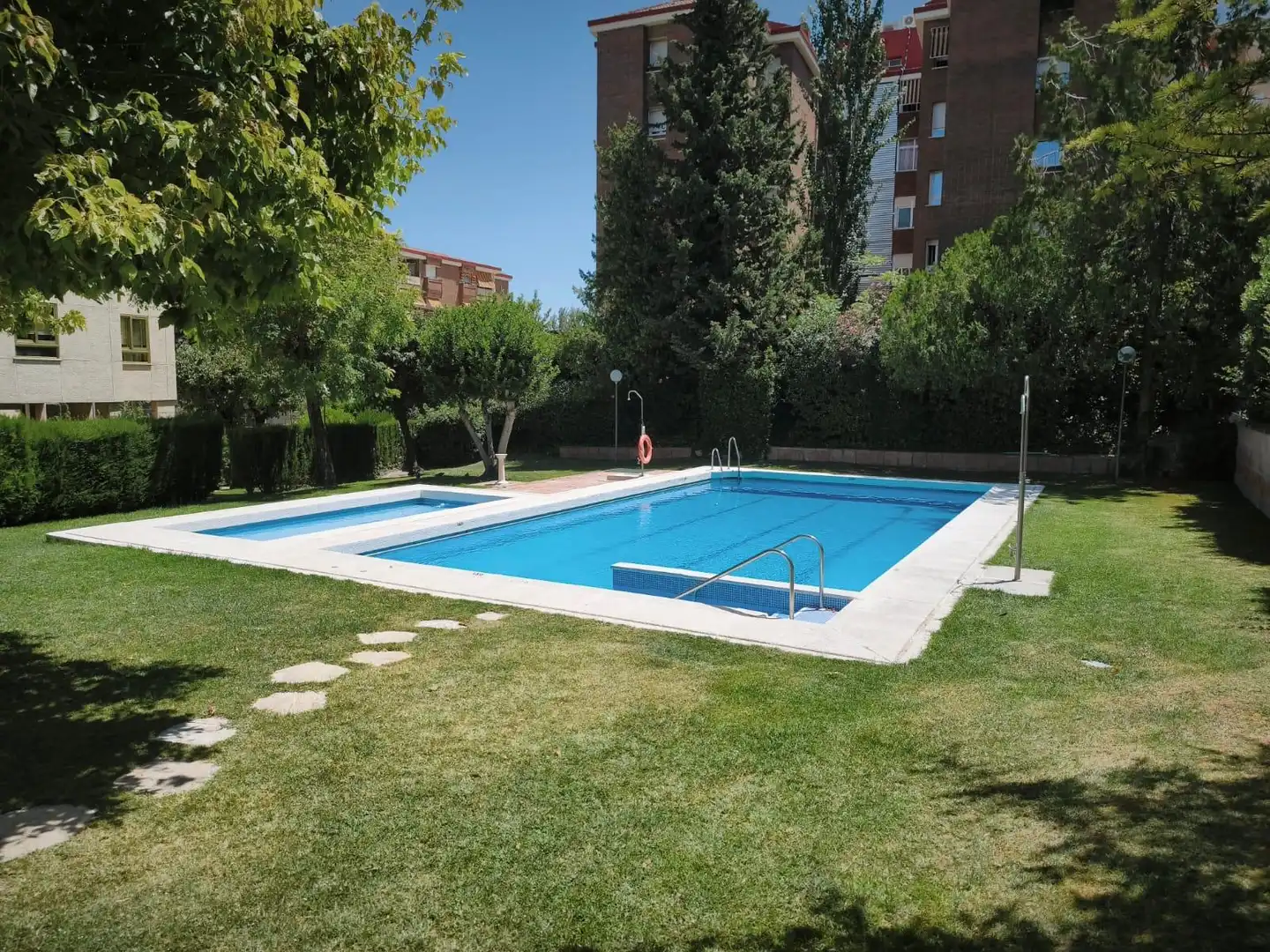 Piscina de Pis en venda en Jaén amb Calefacció, Moblat i Balcó