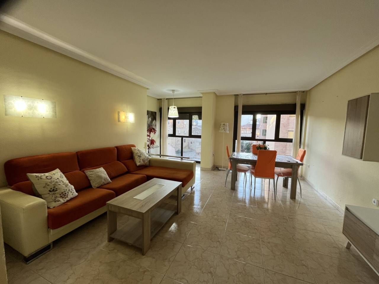 Sala d'estar de Pis de lloguer en Alcañiz amb Aire condicionat, Calefacció i Traster