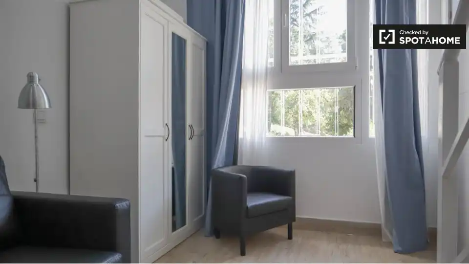 Habitación de Piso de alquiler en Madrid con Aire acondicionado, Calefacción y Amueblado