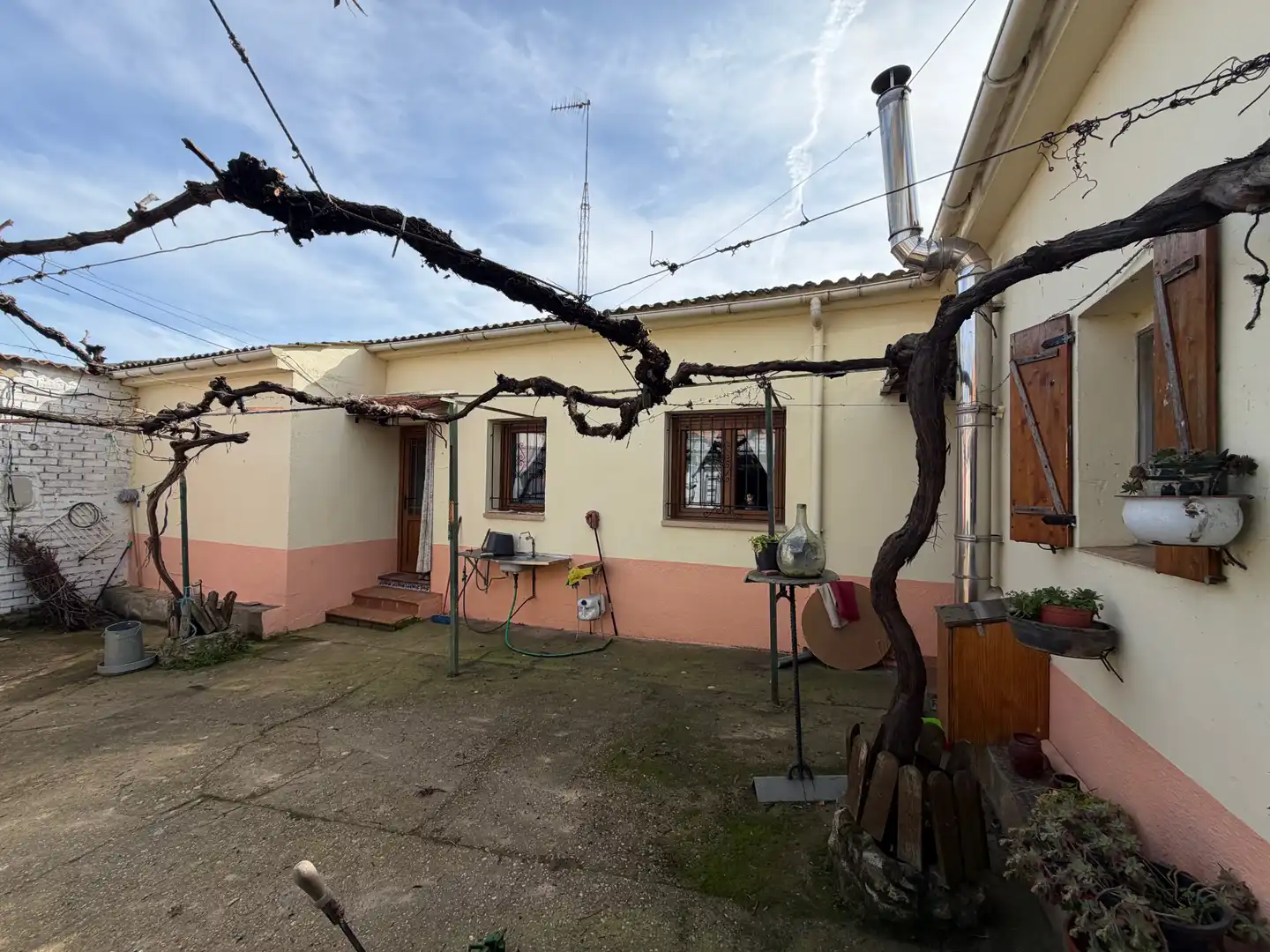 Exterior view of Houses for sale in Tordehumos  with Heating, Terrace and Storage room