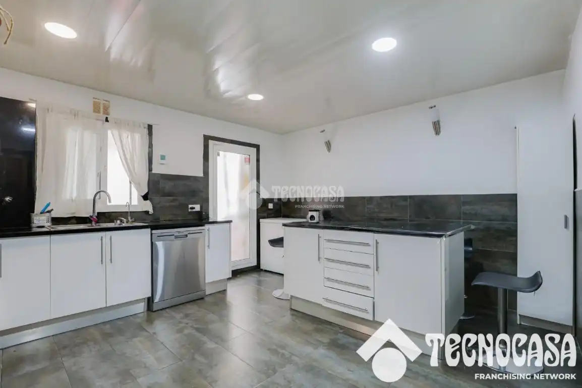 Küche von Wohnung zum Verkauf in Mataró mit Klimaanlage und Balkon